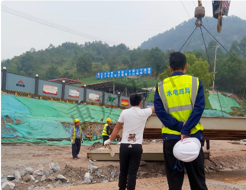 重慶鐵路集團中國水電四局地磅安裝現場
